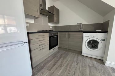 1 bed flat, Frogmore Road, Fratton, Portsmouth, PO48RB - Image 2